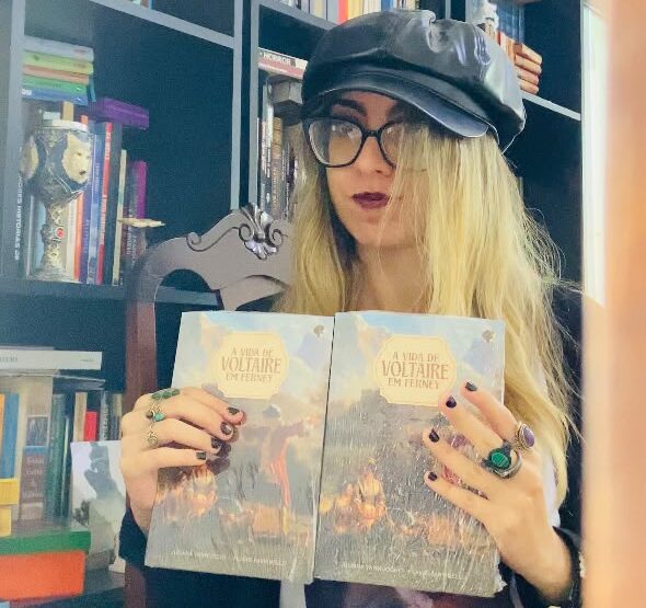 Autora sorocabana Juliana Vannucchi lança livro sobre Voltaire e sua trajetória em Ferney